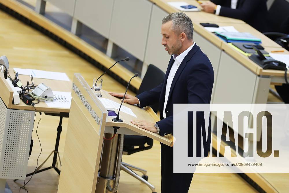 Magdeburg, Sachsen-Anhalt, Deutschland, 14.10.2026: Landtag: Sondersitzung: Ulrich Siegmund, AfD, hält eine Rede zur Einbringung eines gemeinsamen Antrags mit dem BSW, sich für Friedensgespräche im Ukraine-Krieg einzusetzen.