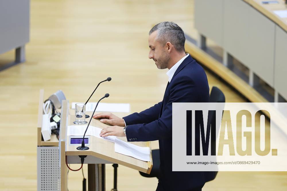 Magdeburg, Sachsen-Anhalt, Deutschland, 14.10.2026: Landtag: Sondersitzung: Ulrich Siegmund, AfD, hält eine Rede zur Einbringung eines gemeinsamen Antrags mit dem BSW, sich für Friedensgespräche im Ukraine-Krieg einzusetzen.