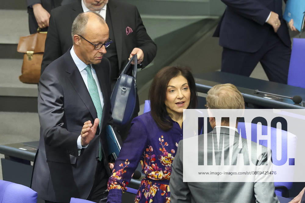 Friedrich Merz, Katherina Reiche und Johann Wadephul bei der Sitzung im Deutschen Bundestag am 14.10.2026 in Berlin Bundeskanzler Merz bei Regierungserklärung m Deutschen Bundestag