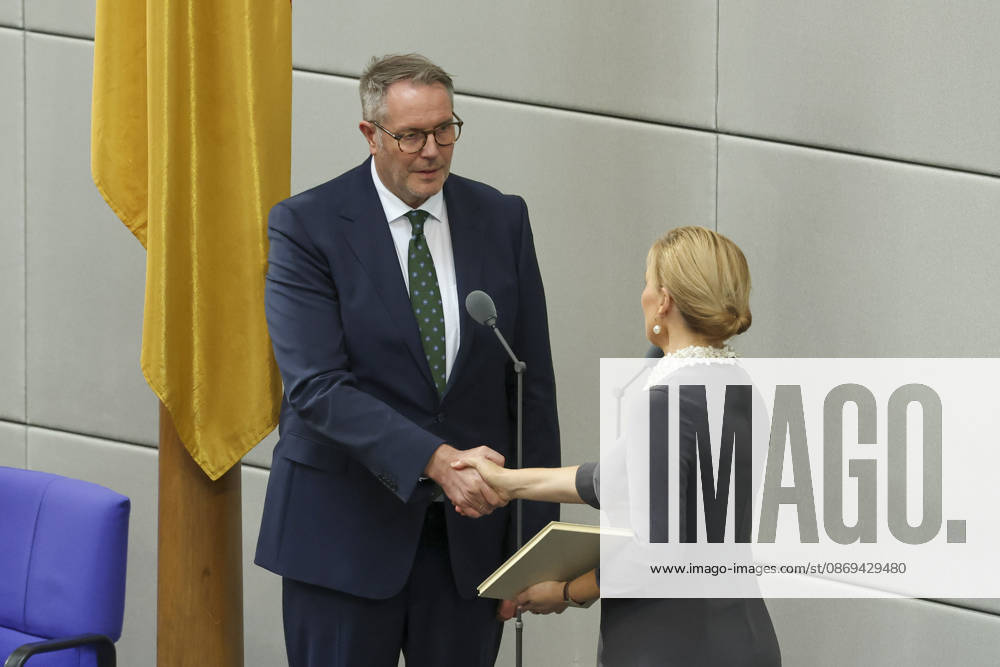 Alexander Schweitzer und Julia Klöckner bei der Sitzung im Deutschen Bundestag am 14.10.2026 in Berlin Bundeskanzler Merz bei Regierungserklärung m Deutschen Bundestag