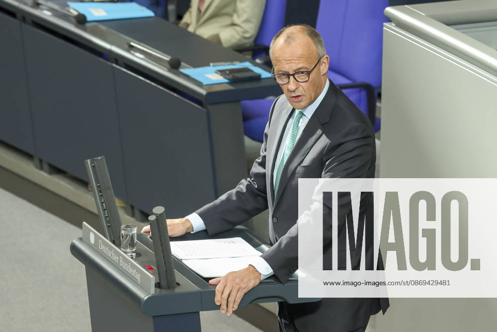 Friedrich Merz bei der Sitzung im Deutschen Bundestag am 14.10.2026 in Berlin Bundeskanzler Merz bei Regierungserklärung m Deutschen Bundestag
