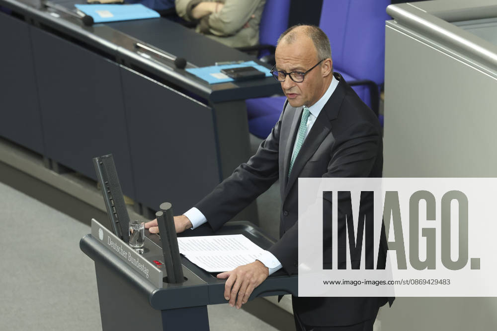 Friedrich Merz bei der Sitzung im Deutschen Bundestag am 14.10.2026 in Berlin Bundeskanzler Merz bei Regierungserklärung m Deutschen Bundestag