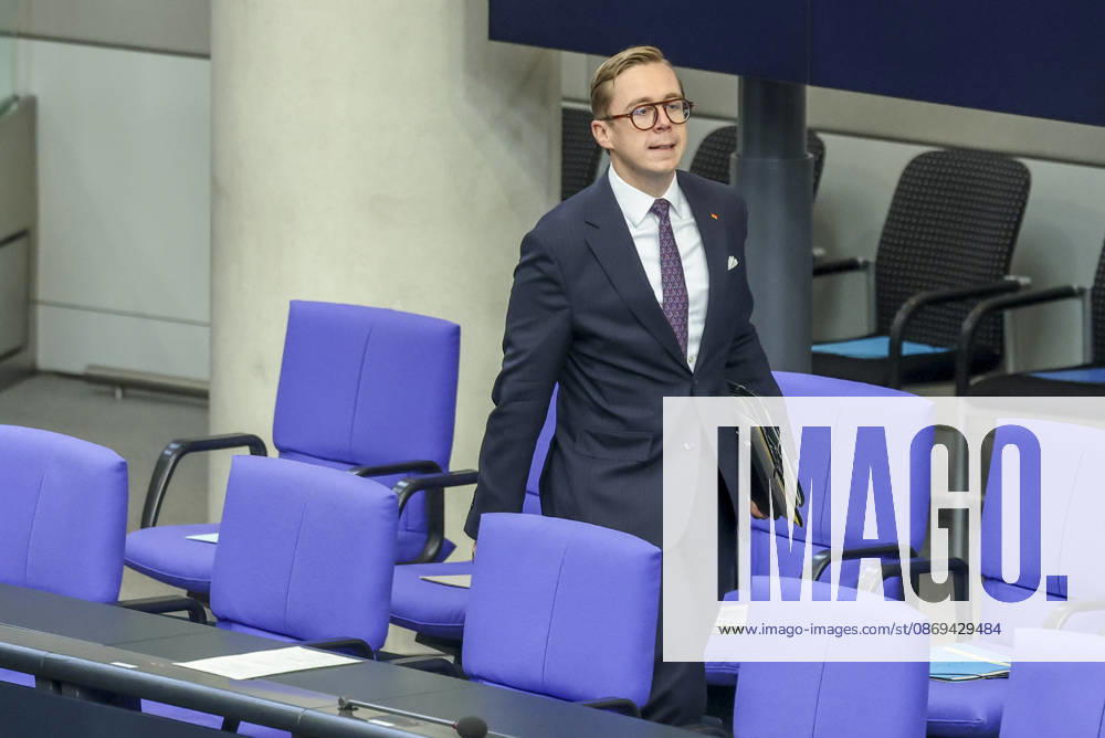 Philipp Amthor bei der Sitzung im Deutschen Bundestag am 14.10.2026 in Berlin Bundeskanzler Merz bei Regierungserklärung m Deutschen Bundestag