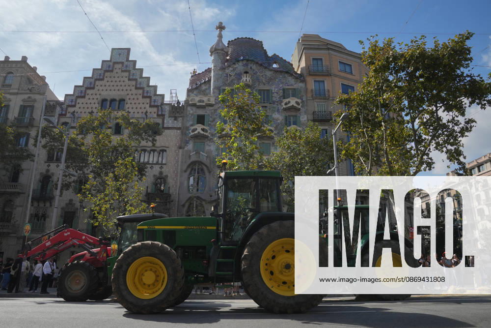 Tractor Rally for Agriculture in Barcelona: Protesters during a rally of tractors from various parts of Catalonia in front of the Government Delegation and statements, on October 14, 2026, in Barcelona, Catalonia, Spain. The demonstration, organized by Unió de Pagesos with the support of Asaja, FCAC, and Revolta Pagesa, denounces the structural crisis in the agricultural sector in Barcelona. October 14, 2026, Spain