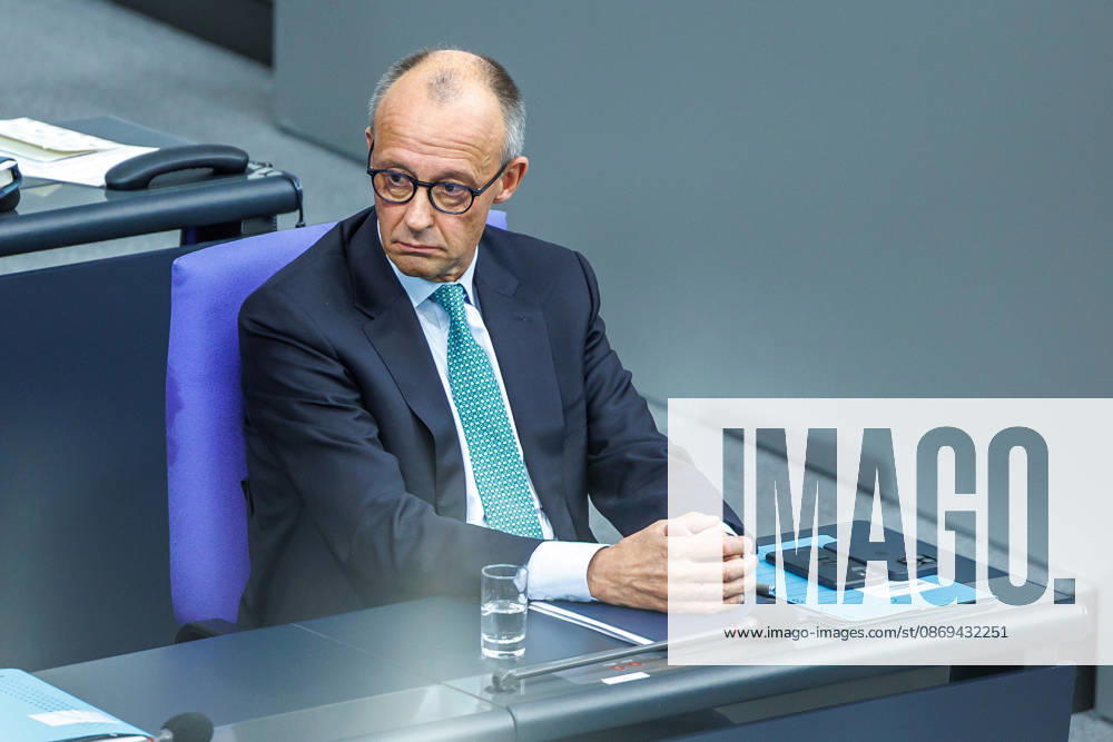 Bundestag Bundeskanzler Friedrich Merz (CDU) im Deutschen Bundestag am 14.10.26 in Berlin. Berlin Berlin Deutschland Bundestag