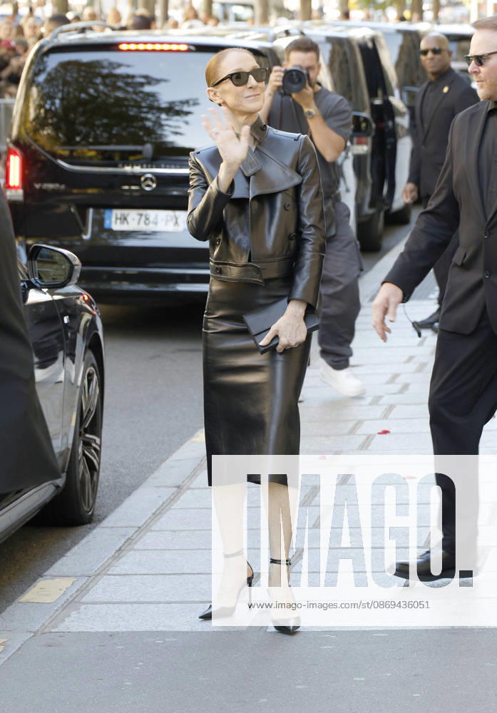 Céline Dion greets her fans as she leaves theRoyal Monceau Hotel in Paris before heading to the La Plénitude Arena at Paris La Défense to continue her concert series on October 14, 2026 Christophe Aubert Bestimage Céline Dion greets fans as she leaves the Royal Monceau Hotel in Paris before heading to the La Plénitude Arena at Paris La Défense to continue her concert series on October 14, 2026, Paris, France