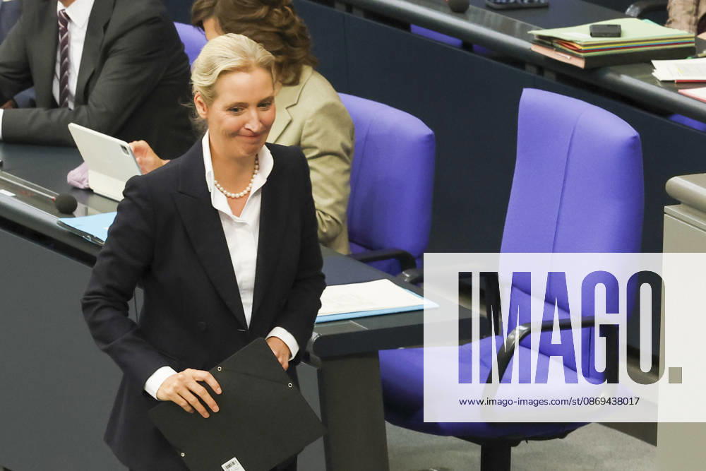 Alice Weidel bei der Sitzung im Deutschen Bundestag am 14.10.2026 in Berlin Bundeskanzler Merz bei Regierungserklärung m Deutschen Bundestag