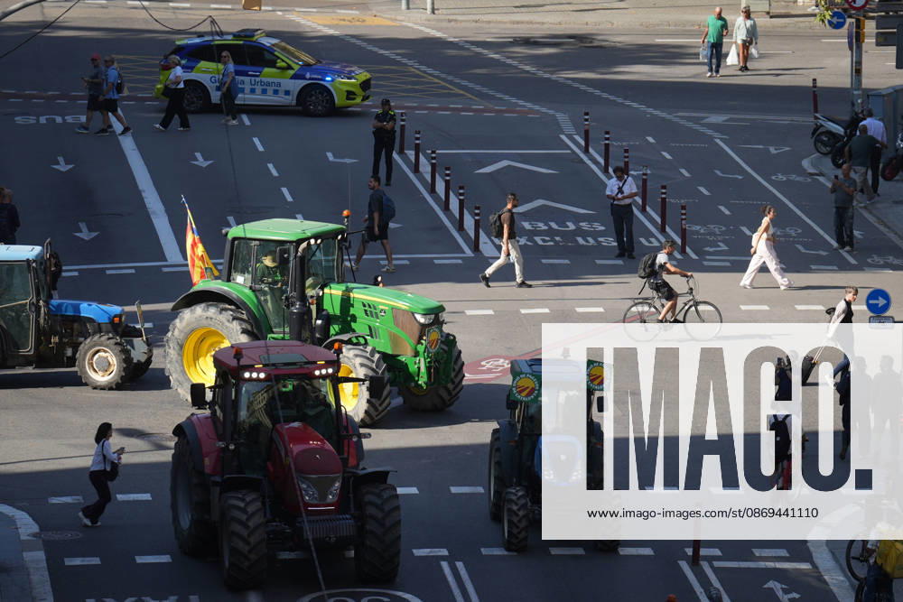 Tractor Rally for Agriculture in Barcelona: Protesters during a rally of tractors from various parts of Catalonia in front of the Government Delegation and statements, on October 14, 2026, in Barcelona, Catalonia, Spain. The demonstration, organized by Unió de Pagesos with the support of Asaja, FCAC, and Revolta Pagesa, denounces the structural crisis in the agricultural sector in Barcelona. OCTOBER 14, 2026, Spain