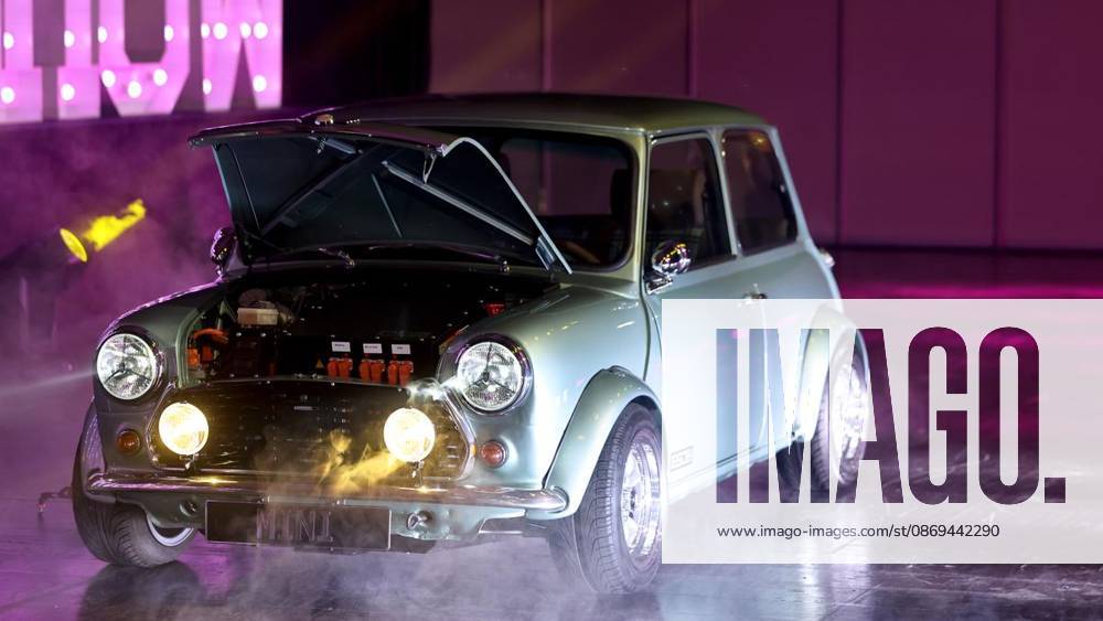 Rover Mini WATTson zur Essen Motor Show am 14. Okotber 2026 in der Messe Essen in Essen-Rüttenscheid. Deutschland Nordrhein-Westfalen Essen
