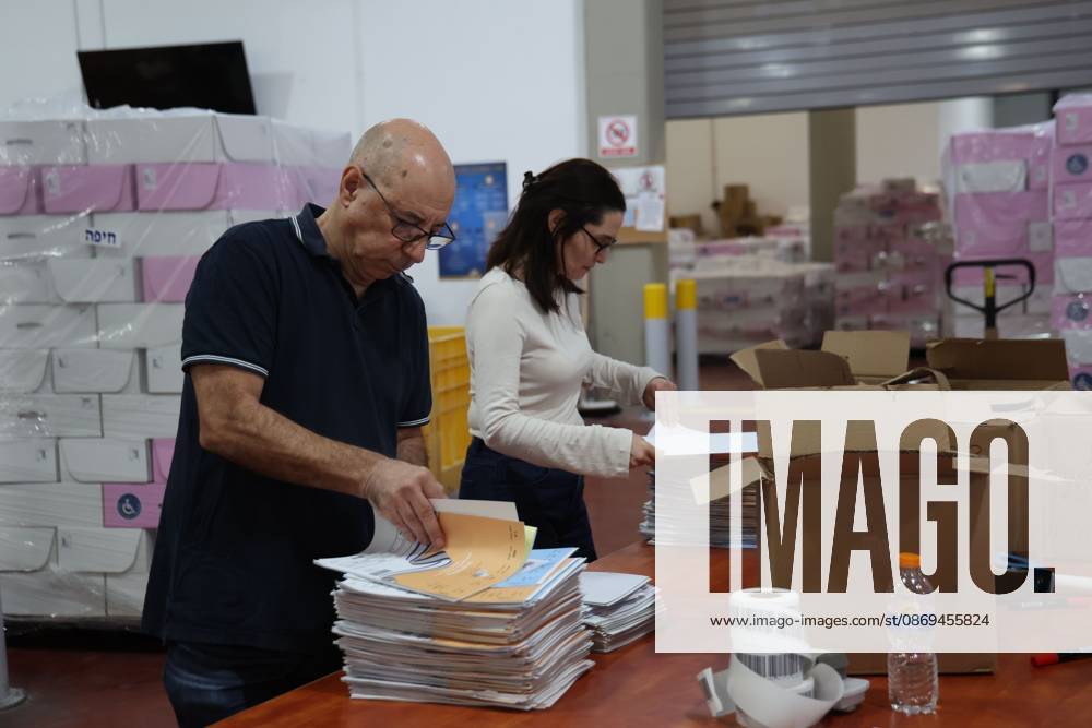 SHOHAM, ISRAEL, OCTOBER 14, 2026: Preparations for Israelâ€⠢s upcoming parliamentary elections at the Central Elections Committeeâ€⠢s logistics centre in Shoham. Workers organise and pack voting materials and polling station equipment during a media tour of the facility. Shoham Israel - ZUMAq101 20261014_zna_q101_133