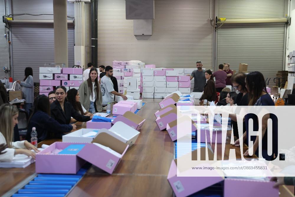 SHOHAM, ISRAEL, OCTOBER 14, 2026: Preparations for Israels upcoming parliamentary elections at the Central Elections Committees logistics centre in Shoham. Workers organise and pack voting materials and polling station equipment during a media tour of the facility. Shoham Israel - ZUMAq101 20261014_zna_q101_137