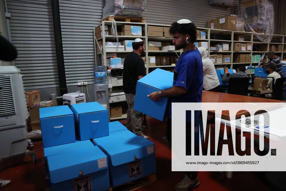 SHOHAM, ISRAEL, OCTOBER 14, 2026: Preparations for Israels upcoming parliamentary elections at the Central Elections Committees logistics centre in Shoham. Workers organise and pack voting materials and polling station equipment during a media tour of the facility. Shoham Israel - ZUMAq101 20261014_zna_q101_142