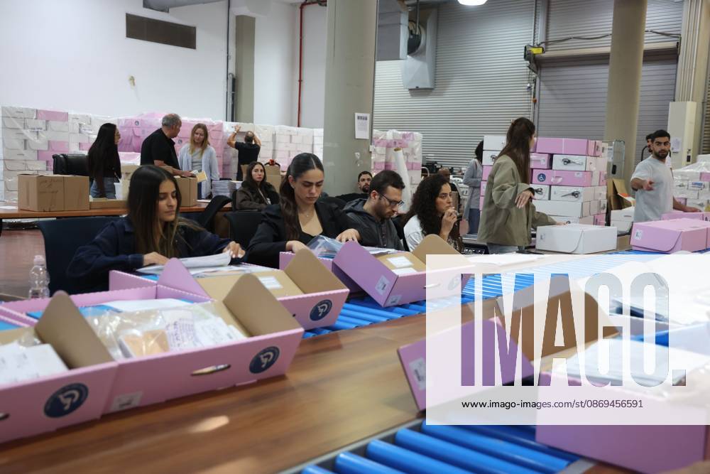 SHOHAM, ISRAEL, OCTOBER 14, 2026: Preparations for Israels upcoming parliamentary elections at the Central Elections Committees logistics centre in Shoham. Workers organise and pack voting materials and polling station equipment during a media tour of the facility. Shoham Israel - ZUMAq101 20261014_zna_q101_170