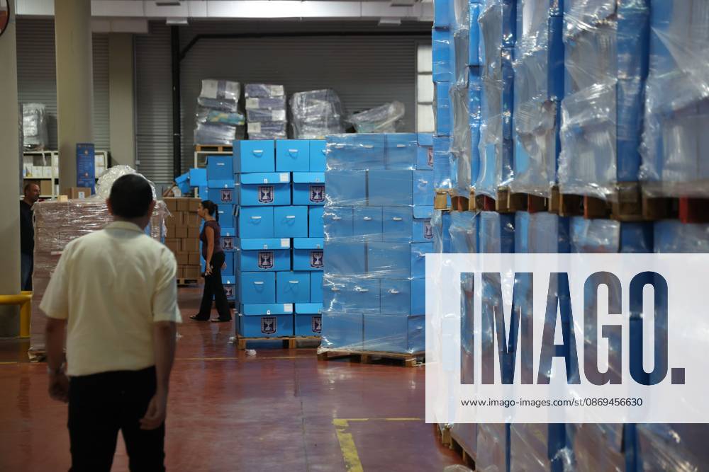 SHOHAM, ISRAEL, OCTOBER 14, 2026: Preparations for Israels upcoming parliamentary elections at the Central Elections Committees logistics centre in Shoham. Workers organise and pack voting materials and polling station equipment during a media tour of the facility. Shoham Israel - ZUMAq101 20261014_zna_q101_172