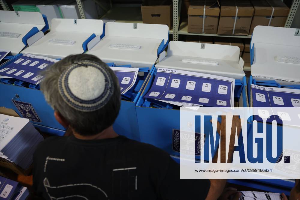 SHOHAM, ISRAEL, OCTOBER 14, 2026: Preparations for Israels upcoming parliamentary elections at the Central Elections Committees logistics centre in Shoham. Workers organise and pack voting materials and polling station equipment during a media tour of the facility. Shoham Israel - ZUMAq101 20261014_zna_q101_173