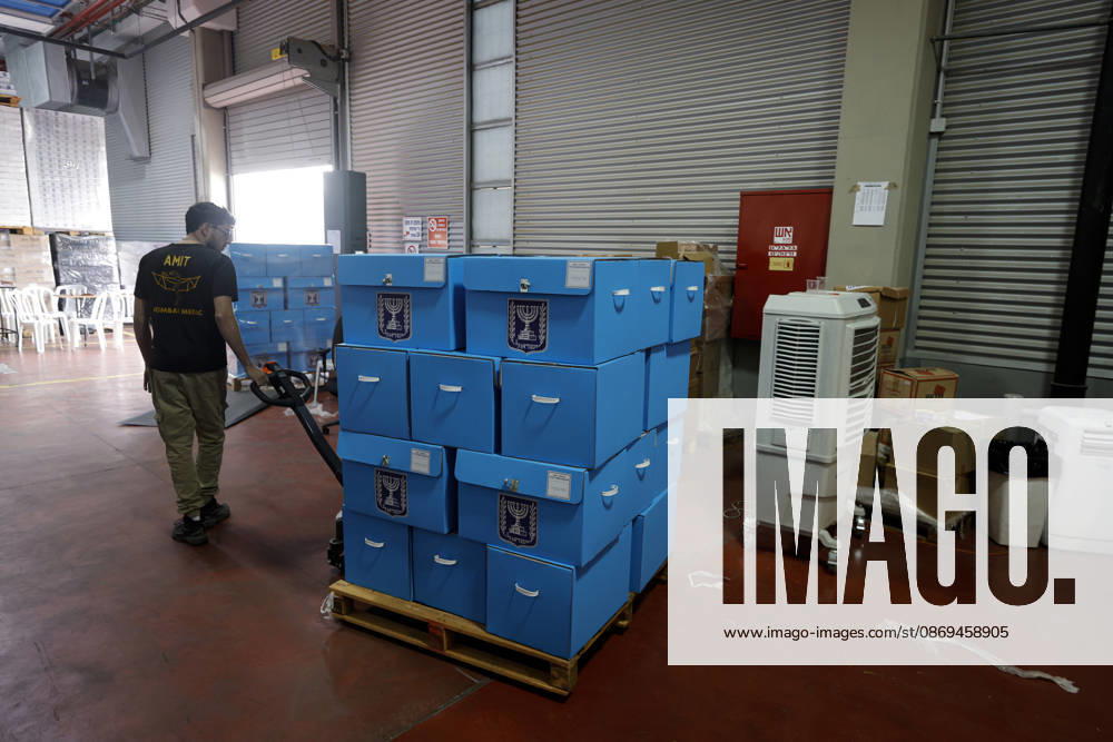 Preparations ahead of Israel s elections TEL AVIV, ISRAEL - OCTOBER 14: Ballots are packaged at the Central Election Committee s logistics center in the Shoham area, east of Tel Aviv, to be delivered to polling stations on October 14, 2026 as part of Israel s general election preparations scheduled to be held on October 27. Stringer Anadolu Tel aviv Israel. Editorial use only. Please get in touch for any other usage.