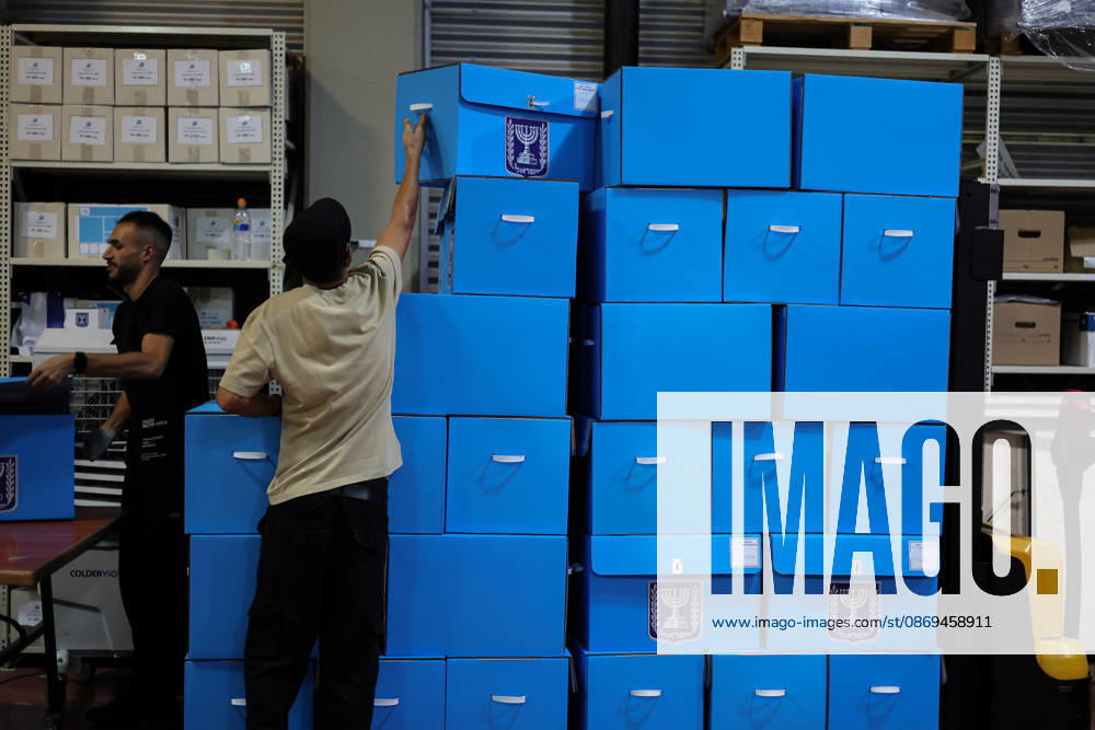 Preparations ahead of Israel s elections TEL AVIV, ISRAEL - OCTOBER 14: Ballots are packaged at the Central Election Committee s logistics center in the Shoham area, east of Tel Aviv, to be delivered to polling stations on October 14, 2026 as part of Israel s general election preparations scheduled to be held on October 27. Stringer Anadolu Tel aviv Israel. Editorial use only. Please get in touch for any other usage.