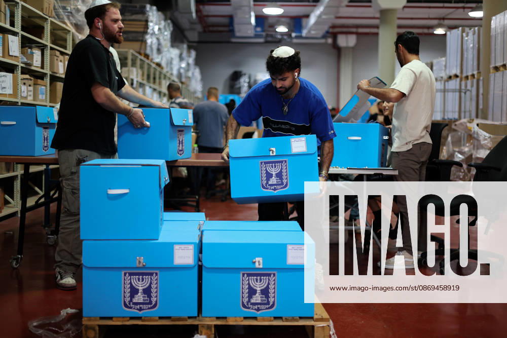 Preparations ahead of Israel s elections TEL AVIV, ISRAEL - OCTOBER 14: Ballots are packaged at the Central Election Committee s logistics center in the Shoham area, east of Tel Aviv, to be delivered to polling stations on October 14, 2026 as part of Israel s general election preparations scheduled to be held on October 27. Stringer Anadolu Tel aviv Israel. Editorial use only. Please get in touch for any other usage.
