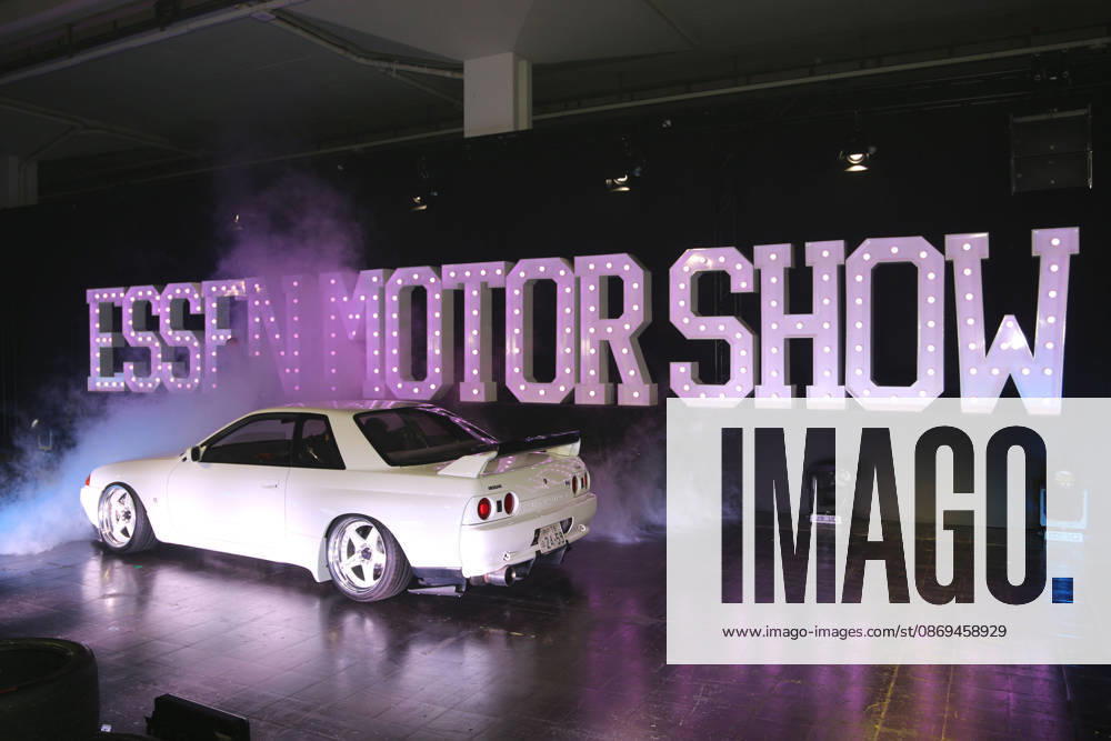 Nissan Skyline BNR32 GT-R V-Spec II (Baujahr 1994, aktuelles Kampagnenfahrzeug der Essen Motor Show 2026, Sonderschau tuningXperience) vor Schriftzug Essen Motor Show, Medientermin Carwalk zur Essen Motor Show am 14.10.2026 in der Messe Essen im Vorfeld der Essen Motor Show 2026 (28.11.-06.12.2026, EMS Preview 27.11.2026)