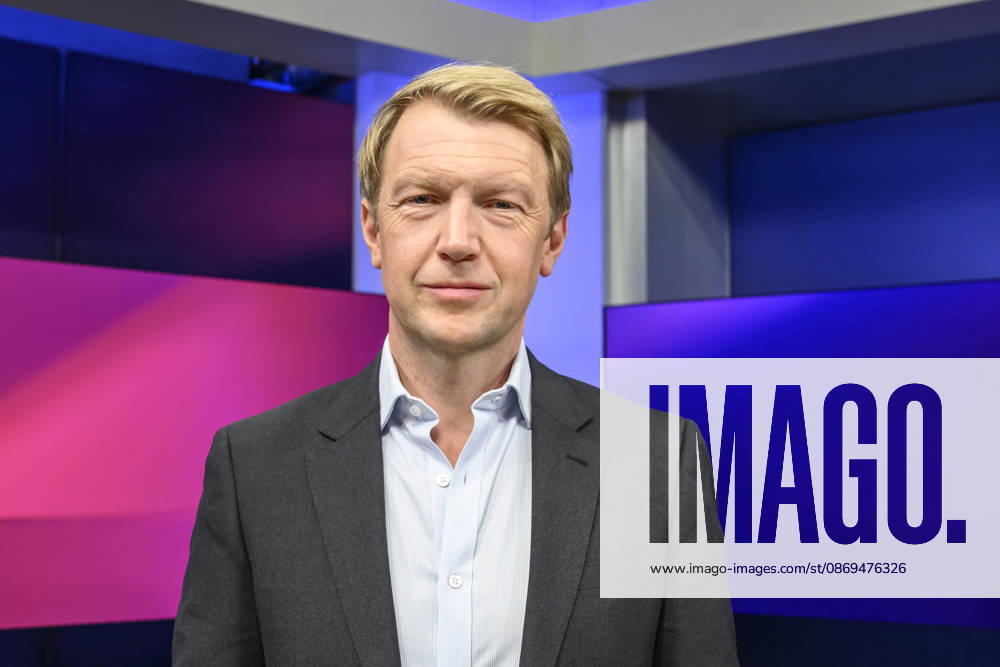 Im Bild v.l.: Markus Preiß (Leiter ARD-Hauptstadtstudio), GER, Berlin, Studio, zu Gast bei Maischberger, politische Talkshow, TV, Format, mit Moderatorin Sandra Maischberger, Das Erste, aus Adlershof Am Studio 20, 14.10.2026,