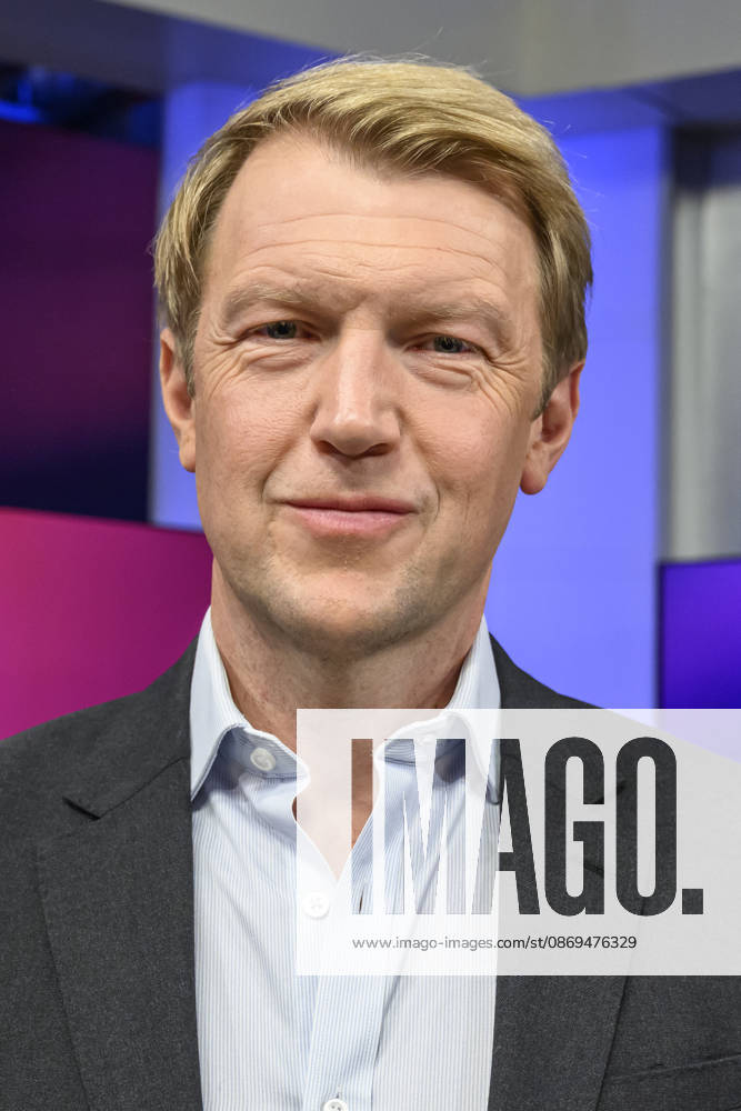 Im Bild v.l.: Markus Preiß (Leiter ARD-Hauptstadtstudio), GER, Berlin, Studio, zu Gast bei Maischberger, politische Talkshow, TV, Format, mit Moderatorin Sandra Maischberger, Das Erste, aus Adlershof Am Studio 20, 14.10.2026,