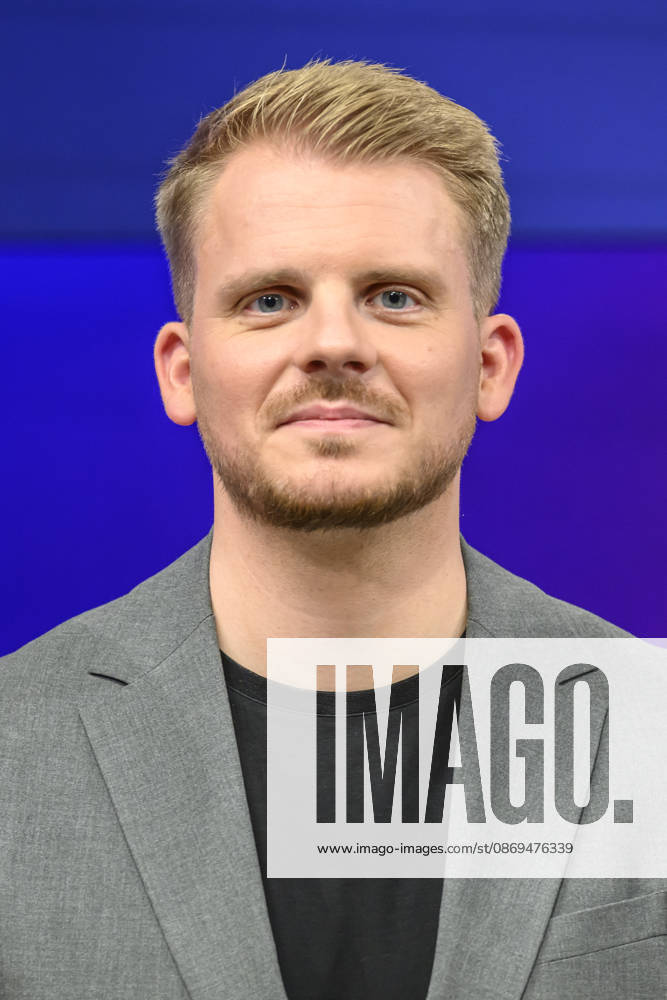 Im Bild v.l.: Tim Klüssendorf, SPD (Generalsekretär), GER, Berlin, Studio, zu Gast bei Maischberger, politische Talkshow, TV, Format, mit Moderatorin Sandra Maischberger, Das Erste, aus Adlershof Am Studio 20, 14.10.2026,
