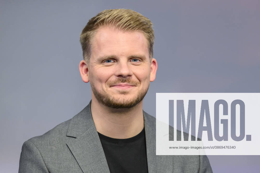 Im Bild v.l.: Tim Klüssendorf, SPD (Generalsekretär), GER, Berlin, Studio, zu Gast bei Maischberger, politische Talkshow, TV, Format, mit Moderatorin Sandra Maischberger, Das Erste, aus Adlershof Am Studio 20, 14.10.2026,