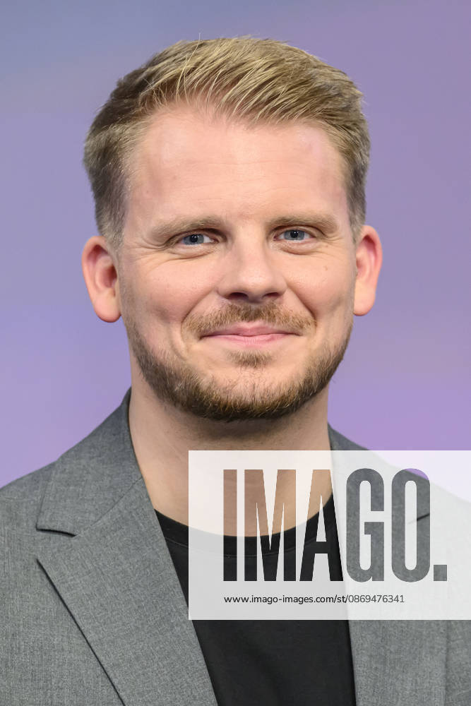 Im Bild v.l.: Tim Klüssendorf, SPD (Generalsekretär), GER, Berlin, Studio, zu Gast bei Maischberger, politische Talkshow, TV, Format, mit Moderatorin Sandra Maischberger, Das Erste, aus Adlershof Am Studio 20, 14.10.2026,
