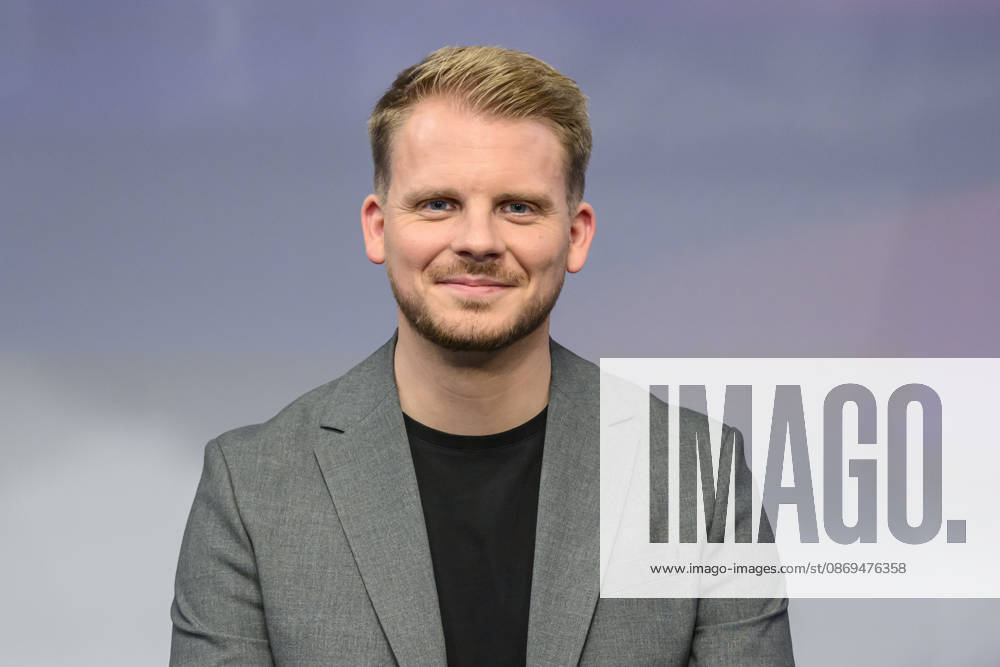 Im Bild v.l.: Tim Klüssendorf, SPD (Generalsekretär), GER, Berlin, Studio, zu Gast bei Maischberger, politische Talkshow, TV, Format, mit Moderatorin Sandra Maischberger, Das Erste, aus Adlershof Am Studio 20, 14.10.2026,