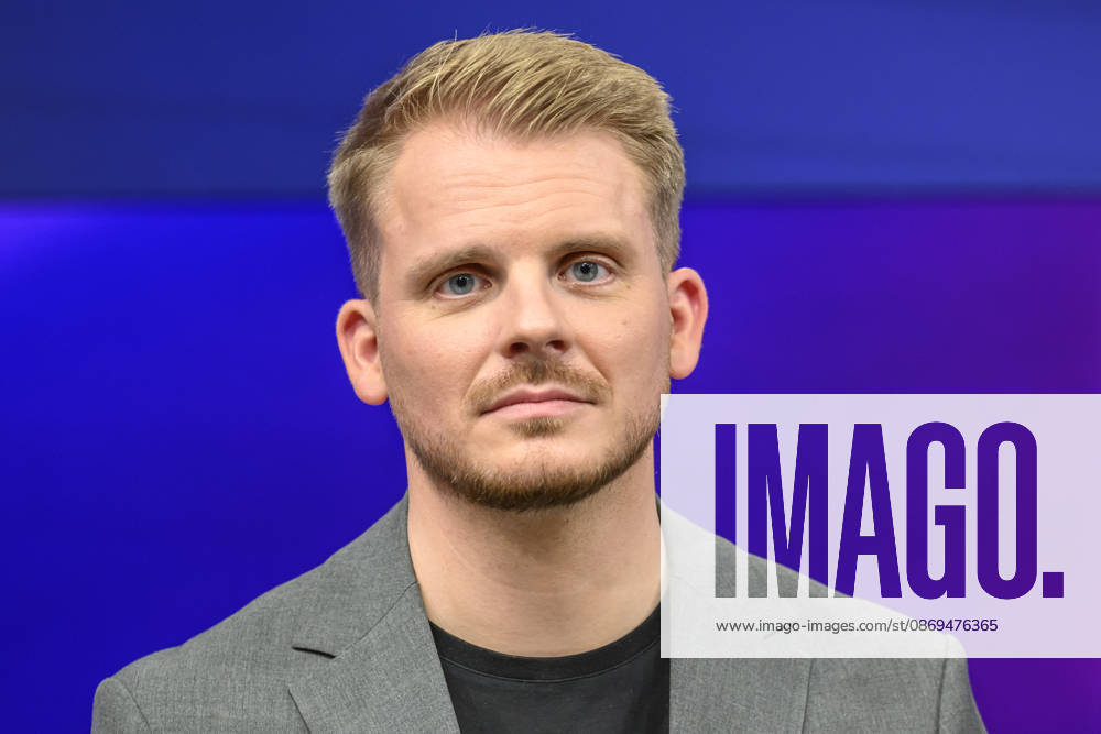 Im Bild v.l.: Tim Klüssendorf, SPD (Generalsekretär), GER, Berlin, Studio, zu Gast bei Maischberger, politische Talkshow, TV, Format, mit Moderatorin Sandra Maischberger, Das Erste, aus Adlershof Am Studio 20, 14.10.2026,