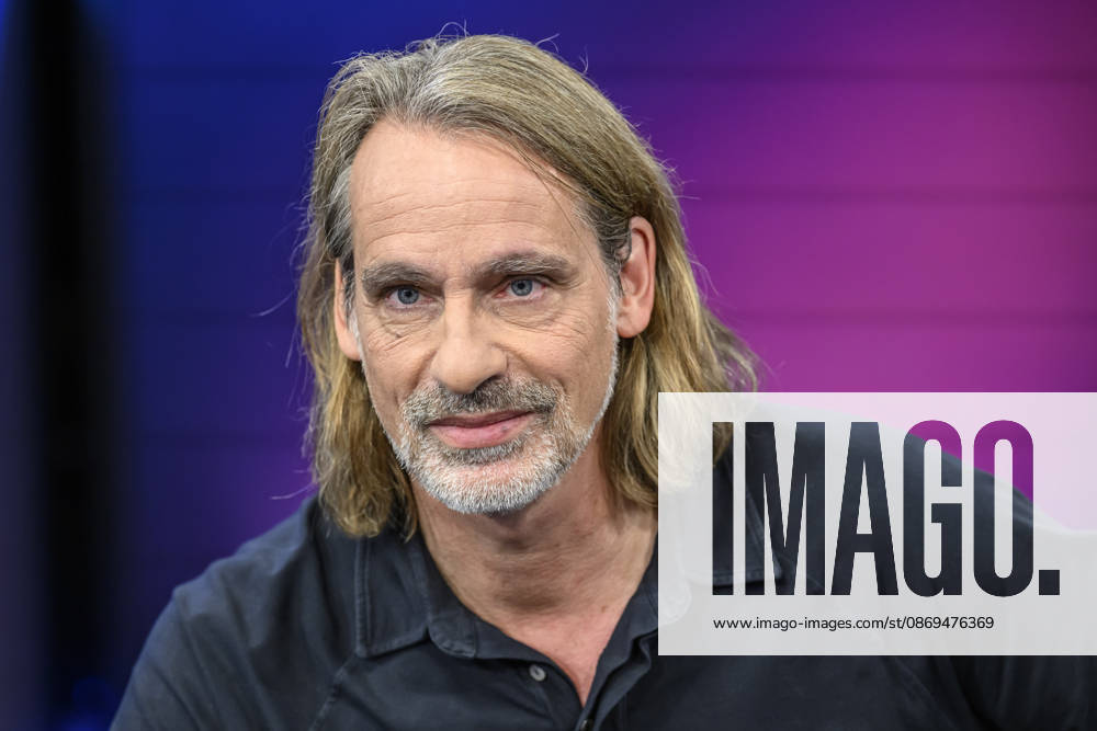 Im Bild v.l.: Richard David Precht (Philosoph), GER, Berlin, Studio, zu Gast bei – Maischberger, politische Talkshow, TV, Format, mit Moderatorin – Sandra Maischberger, Das Erste, aus Adlershof – Am Studio 20, 14.10.2026,