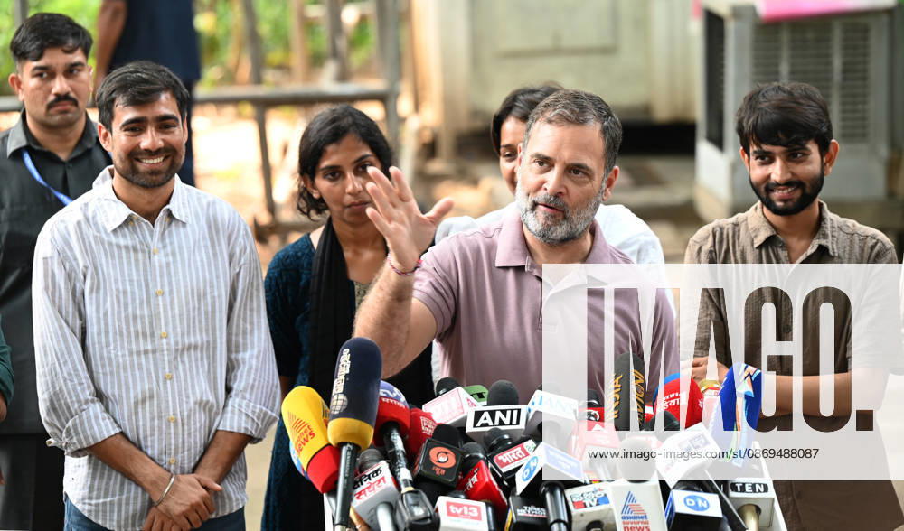 LOP Lok Sabha and Congress MP Rahul Gandhi addresses media alongwith NSUI Members and others who were allegedly injured in the Delhi Police crackdown at Akbar Road on October 14, 2026 in New Delhi, India. Flanked by student leaders who alleged police assault during Tuesday s flash demonstrations in Connaught Place over Special Intensive Revision (SIR) electoral roll discrepancies, Gandhi accused law enforcement of brutal high-handedness. (Photo by Sonu Mehta Hindustan Times) LoP Rahul Gandhi Address Press Conference On Alleged Use Of Force Against NSUI Workers During Protest