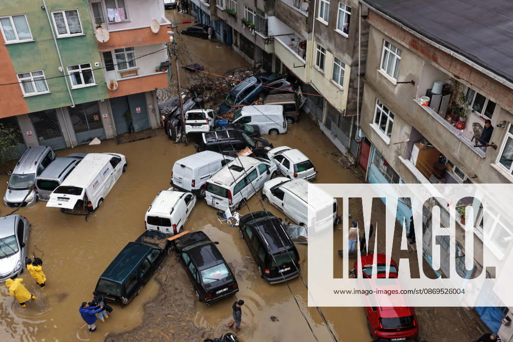 Flash floods leave vehicles damaged in Istanbul s Sariyer district ISTANBUL, TURKIYE - OCTOBER 15: An aerial view of vehicles damaged by flash floods following torrential rainfall in the Sariyer district of Istanbul, Turkiye, on October 15, 2026. The downpour triggered severe flooding in the district s Ayazaga neighborhood, sweeping away vehicles, inundating businesses and prompting rescue and evacuation operations. Huseyin Cakmak Anadolu Istanbul Turkey. Editorial use only. Please get in touch for any other usage.