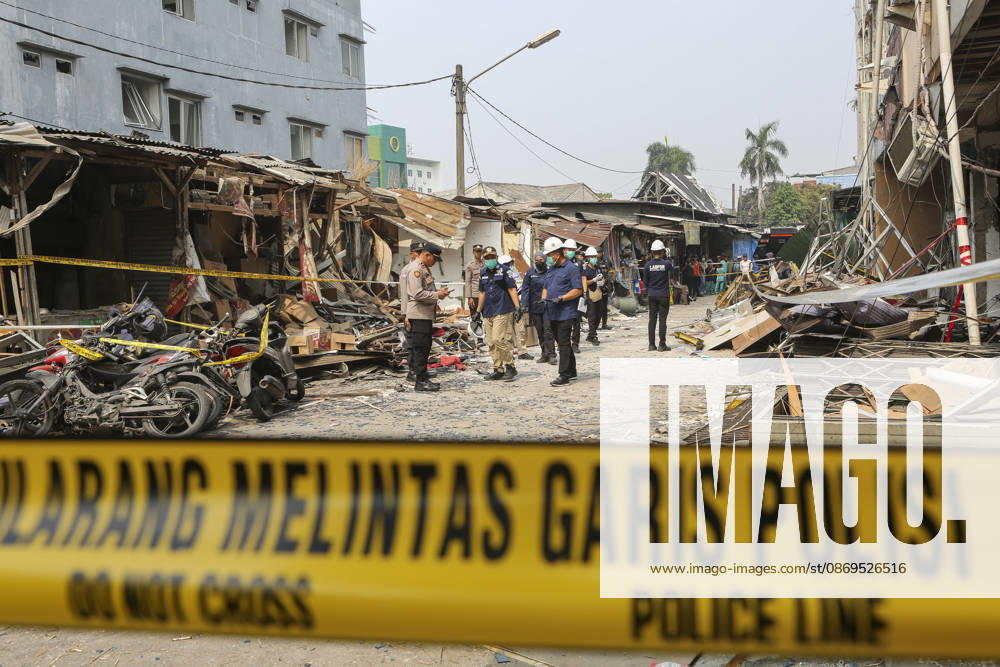 Blast at Indonesian market kills 2, injures 11 in South Tangerang BANTEN, INDONESIA - OCTOBER 15: Police officers investigate the scene of an explosion at a market in South Tangerang, on the outskirt of Jakarta, Indonesia, on October 15, 2026. The blast killed two people and injured at least 11 others, according to police. Investigators are examining the cause of the explosion after finding an ethylene gas cylinder at the site. The blast damaged shop-house buildings and scattered debris across the surrounding commercial area. Agoes Rudianto Anadolu Banten Indonesia. Editorial use only. Please get in touch for any other usage.