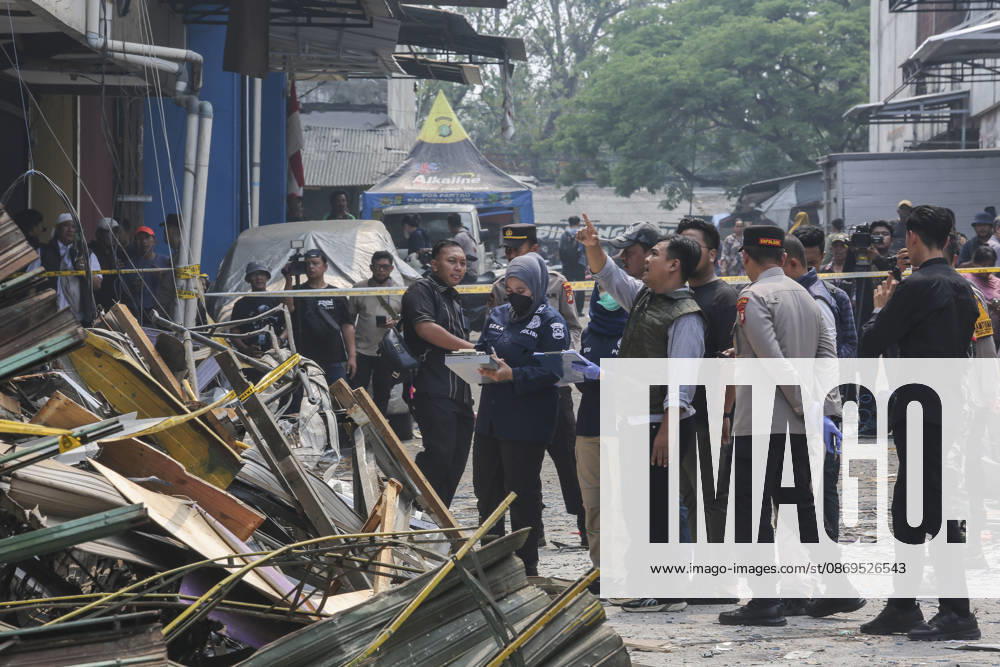 Blast at Indonesian market kills 2, injures 11 in South Tangerang BANTEN, INDONESIA - OCTOBER 15: Police officers investigate the scene of an explosion at a market in South Tangerang, on the outskirt of Jakarta, Indonesia, on October 15, 2026. The blast killed two people and injured at least 11 others, according to police. Investigators are examining the cause of the explosion after finding an ethylene gas cylinder at the site. The blast damaged shop-house buildings and scattered debris across the surrounding commercial area. Agoes Rudianto Anadolu Banten Indonesia. Editorial use only. Please get in touch for any other usage.