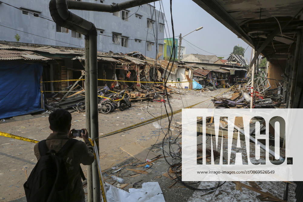 Blast at Indonesian market kills 2, injures 11 in South Tangerang BANTEN, INDONESIA - OCTOBER 15: A damaged shop-house buildings and debris scattered across the site of an explosion at a market in South Tangerang, on the outskirt of Jakarta, Indonesia, on October 15, 2026. The blast killed two people and injured at least 11 others, according to police. Investigators are examining the cause of the explosion after finding an ethylene gas cylinder at the site. The blast damaged shop-house buildings and scattered debris across the surrounding commercial area. Agoes Rudianto Anadolu Banten Indonesia. Editorial use only. Please get in touch for any other usage.