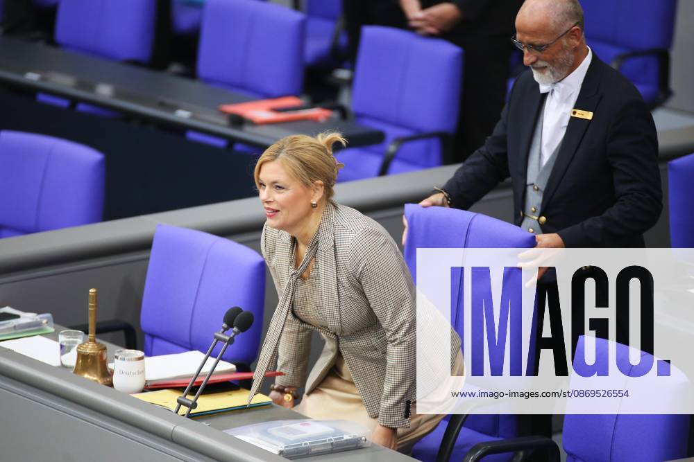 Berlin, Deutschland, 15.10.2026: Deutscher Bundestag: 102. Bundestagssitzung: Julia Klöckner, CDU