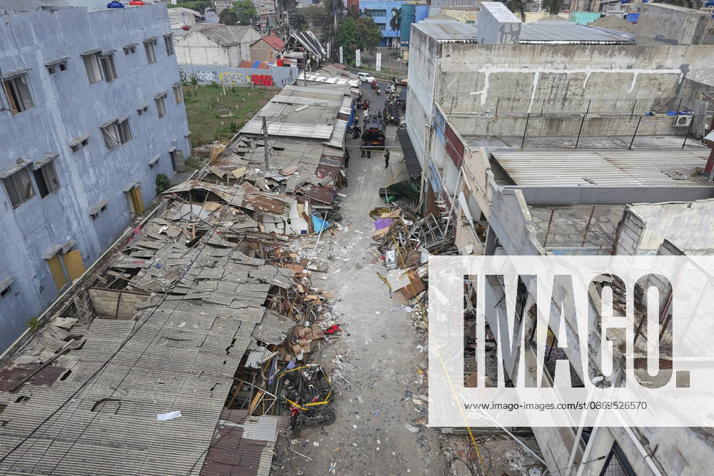 Blast at Indonesian market kills 2, injures 11 in South Tangerang BANTEN, INDONESIA - OCTOBER 15: An aerial view shows damaged shop-house buildings and debris scattered across the site of an explosion at a market in South Tangerang, on the outskirt of Jakarta, Indonesia, on October 15, 2026. The blast killed two people and injured at least 11 others, according to police. Investigators are examining the cause of the explosion after finding an ethylene gas cylinder at the site. The blast damaged shop-house buildings and scattered debris across the surrounding commercial area. Agoes Rudianto Anadolu Banten Indonesia. Editorial use only. Please get in touch for any other usage.