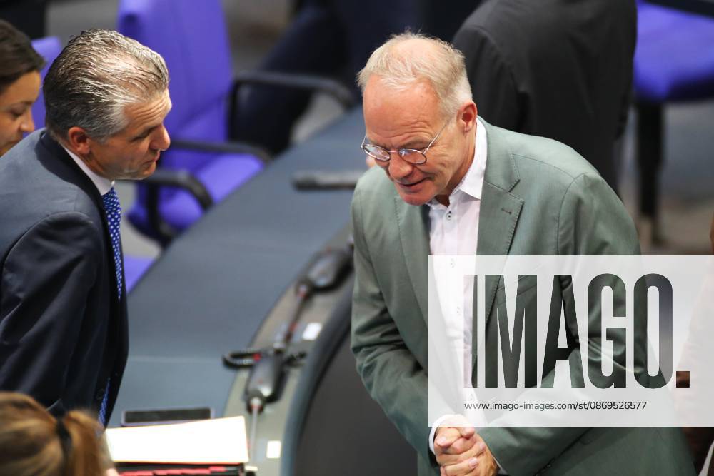 Berlin, Deutschland, 15.10.2026: Deutscher Bundestag: 102. Bundestagssitzung: Unionsfraktionschef Thorsten Frei, CDU, und SPD-Fraktionschef Matthias Miersch