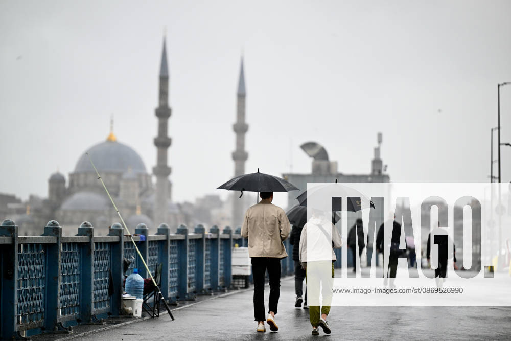 Heavy rainfall in Istanbul ISTANBUL, TURKIYE - OCTOBER 15: People stroll the city with raincoats and umbrellas in Eminonu district during heavy rainfall in Istanbul, Turkiye, on October 15, 2026. Arif Hudaverdi Yaman Anadolu Istanbul Turkey. Editorial use only. Please get in touch for any other usage.