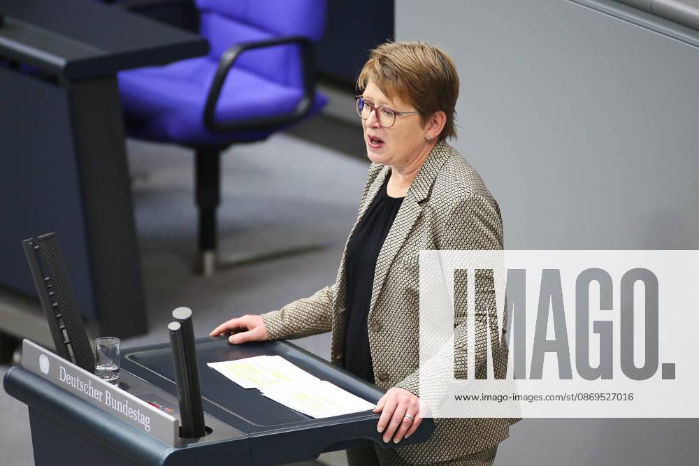 Berlin, Deutschland, 15.10.2026: Deutscher Bundestag: 102. Bundestagssitzung: Tanja Machalet, SPD