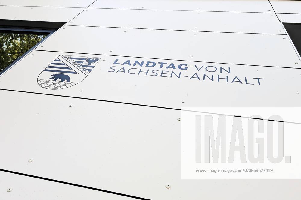 Magdeburg, Sachsen-Anhalt, Deutschland, 14.10.2026: Schriftzug Landtag von Sachsen-Anhalt am Gebäude.