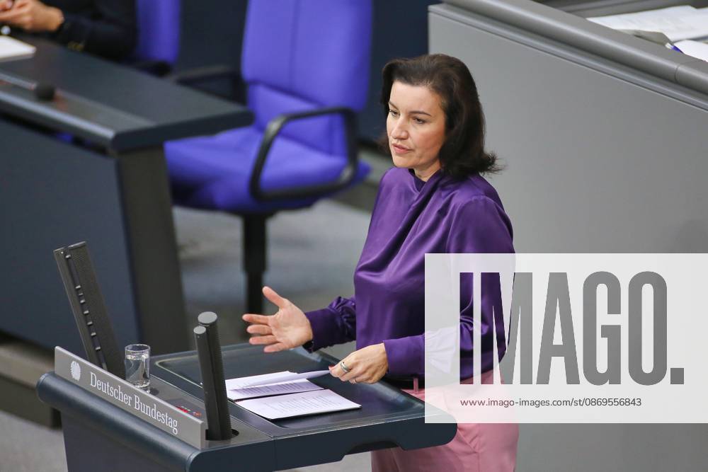 Berlin, Deutschland, 15.10.2026: Deutscher Bundestag: 102. Bundestagssitzung: Bundesministerin für Forschung, Technologie und Raumfahrt Dorothee Bär (CSU)