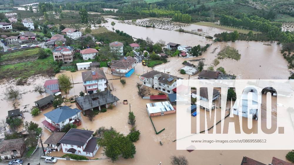 Heavy rain causes flooding in Turkiye s Sakarya SAKARYA, TURKIYE - OCTOBER 15: An aerial view of flooded homes and businesses in the Daricayiri neighborhood of Karasu district in Sakarya, Turkiye, following heavy rainfall that has continued since the previous evening, on October 15, 2026. The neighborhood entrance is closed to traffic due to flooding. Ibrahim Yozoglu Anadolu Sakarya Turkey. Editorial use only. Please get in touch for any other usage.
