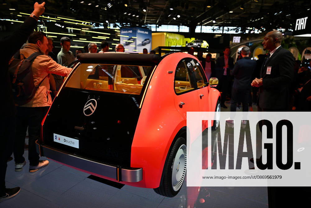 Paris Motor Show 2026 PARIS, FRANCE - OCTOBER 15: The Citroen 2 CV electric concept car on display at the Paris Motor Show (Mondial de l Auto) in Paris, France on October 15, 2026. Mustafa Yalcin Anadolu Paris France. Editorial use only. Please get in touch for any other usage.
