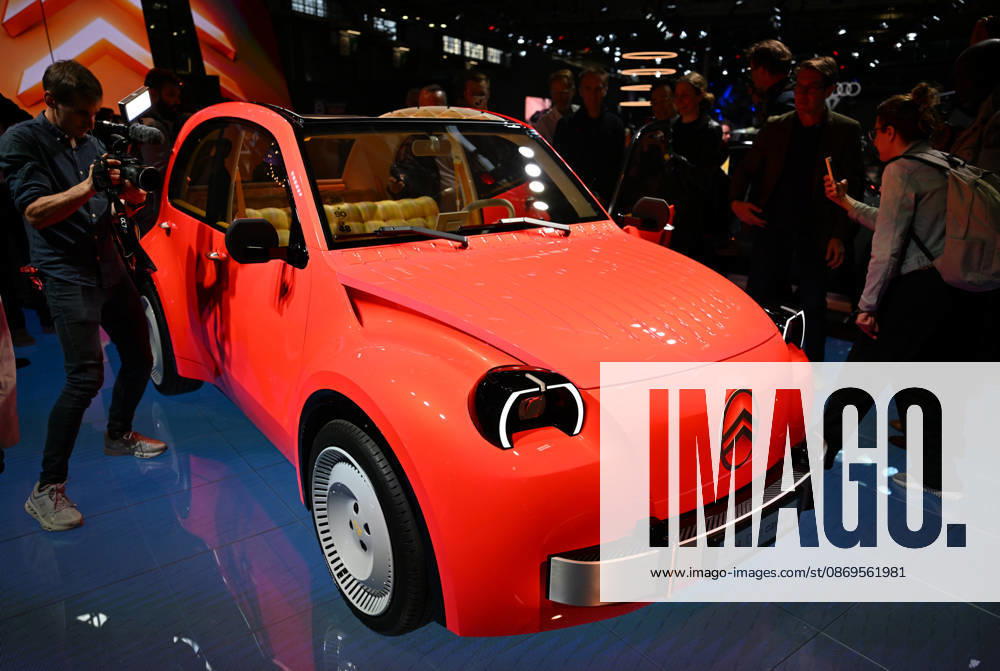 Paris Motor Show 2026 PARIS, FRANCE - OCTOBER 15: The Citroen 2 CV electric concept car on display at the Paris Motor Show (Mondial de l Auto) in Paris, France on October 15, 2026. Mustafa Yalcin Anadolu Paris France. Editorial use only. Please get in touch for any other usage.