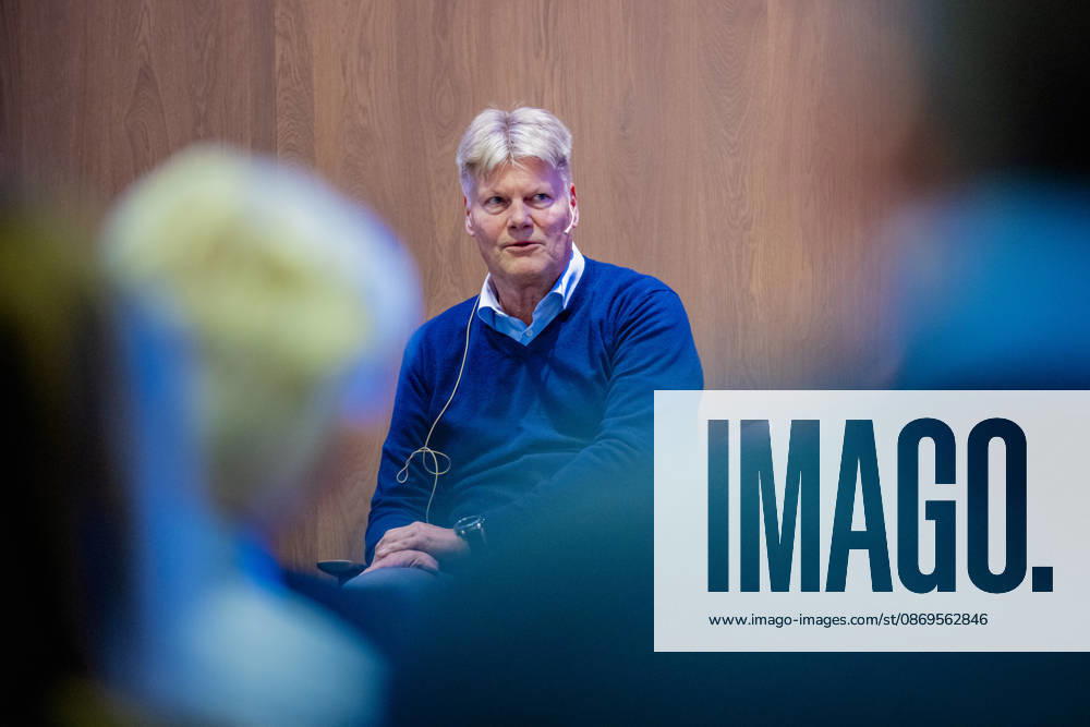 Norsk Industri Offshore sitt apne medlemsmote Oslo 20261015. Per Erik Holsten, administrerende direktor for ABB i Norge, pa Norsk Industri Offshore sitt apne medlemsmote i Naeringslivets hus. Foto: Stian Lysberg Solum NTB Oslo Norge xSIyikJjg5E Ref:_BUSxSIyikJjg5E.jpg