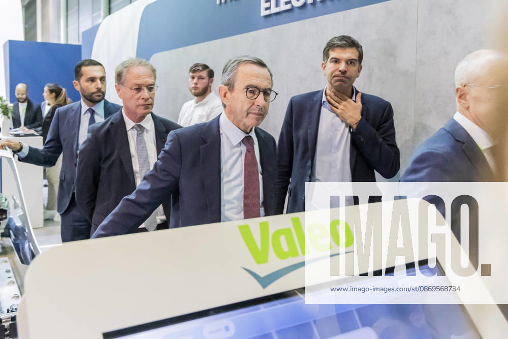 Paris, France October 15, 2026 - Paris Motor Show - Bruno Retailleau POLITIQUE, RETAILLEAU, LR, LES REPUBLICAINS, CAMPAGNE ELECTORALE, SALON DE L AUTOMOBILE, VOITURE, ECONOMIE, VALEO