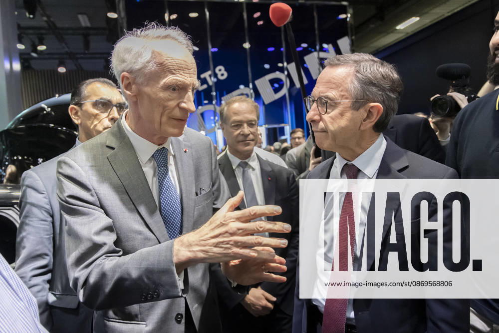 Paris, France October 15, 2026 - Paris Motor Show - Bruno Retailleau, Jean-Dominique Senard POLITIQUE, RETAILLEAU, LR, LES REPUBLICAINS, CAMPAGNE ELECTORALE, SALON DE L AUTOMOBILE, VOITURE, ECONOMIE