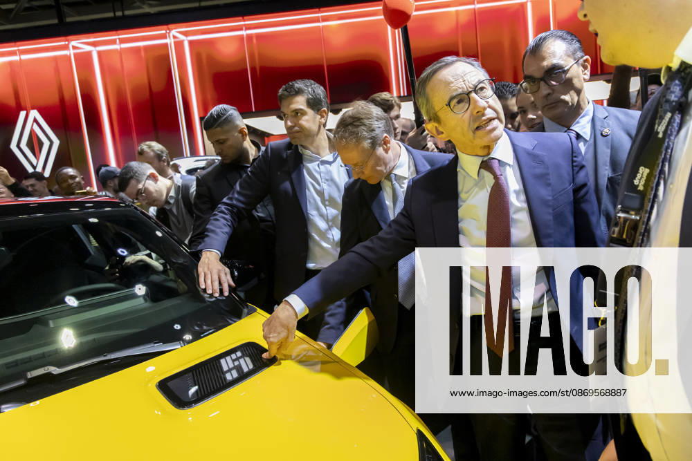 Paris, France October 15, 2026 - Paris Motor Show - Bruno Retailleau POLITIQUE, RETAILLEAU, LR, LES REPUBLICAINS, CAMPAGNE ELECTORALE, SALON DE L AUTOMOBILE, VOITURE, ECONOMIE